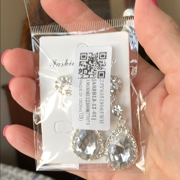 RESTOCKED 3/$21 gorgeous water drop earrings NIP - Picture 5 of 5